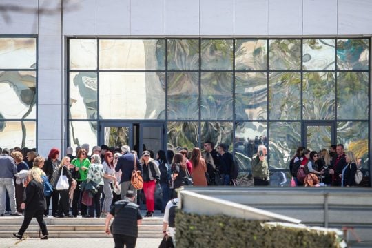 Πρωτοσέλιδο στα διεθνή ΜΜΕ η υπόθεση του 89χρονου: Πώς κάλυψαν τη διπλή επίθεση στην Αθήνα