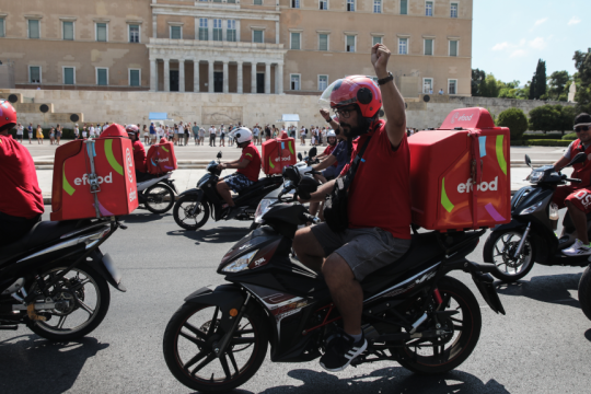 Efood: «Με απέλυσαν μετά από εργατικό ατύχημα γιατί δεν ήμουν αρκετά αποδοτικός» καταγγέλλει διανομέας στην efsyn.gr