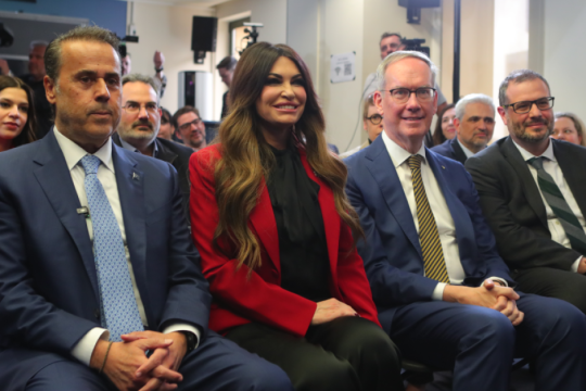 Έπεσαν οι υπογραφές για τους υδρογονάνθρακες στο Ιόνιο - Σε 300 ημέρες η πρώτη γεώτρηση [βίντεο]