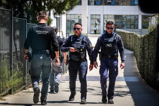 Στον εισαγγελέα ο 89χρονος που άνοιξε πυρ σε ΕΦΚΑ και Πρωτοδικείο - Είχε κλείσει ταξί, πήγε Πάτρα, είχε και εισιτήριο για Ιταλία