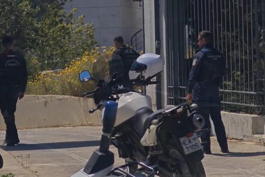 Πυροβολισμοί στην Αθήνα: Επιχείρηση της ΕΛΑΣ στο Πρωτοδικείο για τη σύλληψη του 89χρονου [βίντεο]