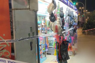 Αιματηρή ληστεία στα Εξάρχεια: Εκτός κινδύνου ο 50χρονος – Αναζητούνται δύο δράστες