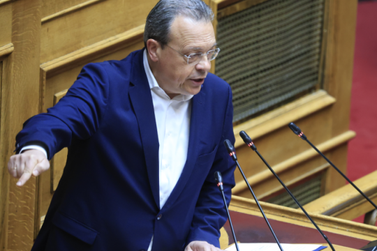 Δευτερολογία Φάμελλου στη Βουλή: «Αδύναμος κι εκβιαζόμενος ο πρωθυπουργός»