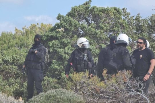 Γαύδος: Αντιδράσεις για την κατεδάφιση των ξύλινων καλυβιών - «Οι άνθρωποι είναι εκεί 20 χρόνια, η δήμαρχος δεν μένει στο νησί»