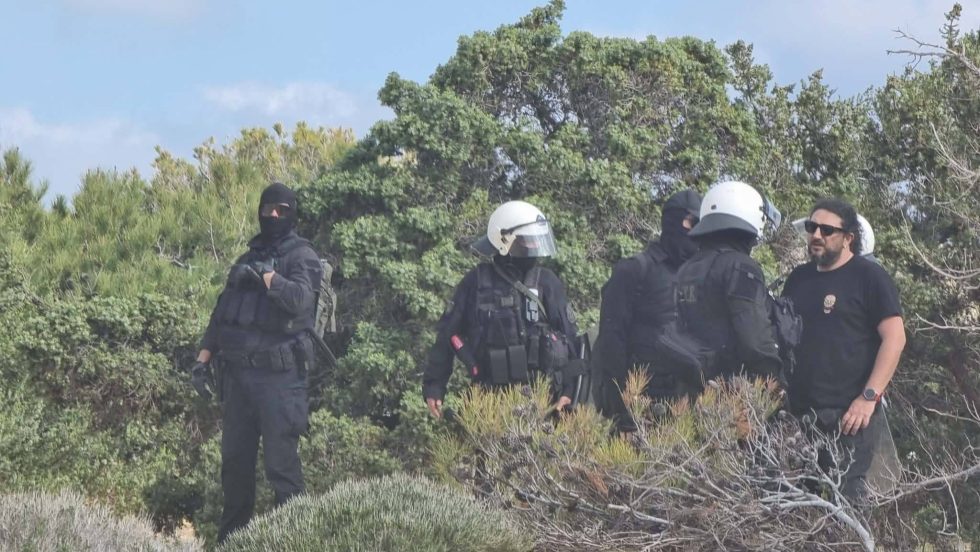 Γαύδος: Αντιδράσεις για την κατεδάφιση των ξύλινων καλυβιών - «Οι άνθρωποι είναι εκεί 20 χρόνια, η δήμαρχος δεν μένει στο νησί»