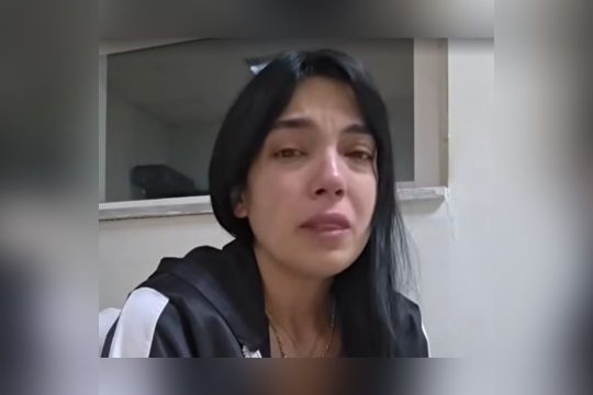 Ειδικευόμενη γιατρός κατέρρευσε μετά από πέντε ημέρες συνεχόμενης εφημερίας: «Δεν μπορώ άλλο» [βίντεο]
