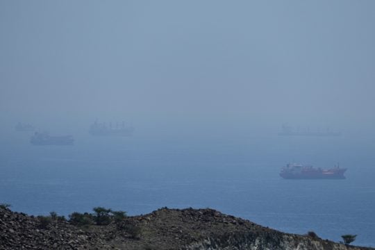 Τα Στενά του Ορμούζ έμειναν μόλις 24 ώρες ανοιχτά: Σε ποιο σημείο βρίσκονται πραγματικά οι επαφές Ιραν - ΗΠΑ