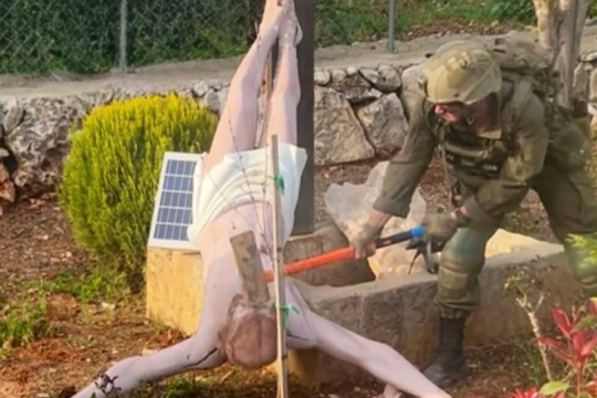 Ιταλοί παρέδωσαν νέο άγαλμα του Ιησού στο χωριό του Λιβάνου - Το προηγούμενο το είχαν βανδαλίσει οι Ισραηλινοί