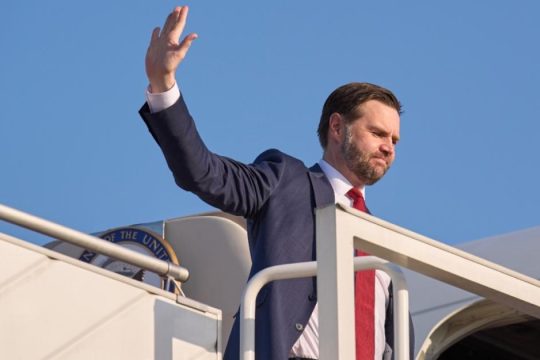 Axios: «Δεν έχει κλείσει η πόρτα» - Παράθυρο συμφωνίας ΗΠΑ–Ιράν πριν τη λήξη της εκεχειρίας