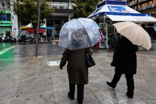 Κακοκαιρία Erminio: Μήνυμα 112 στην Αττική -«Νερό τριών μηνών σε λίγες ώρες», λέει ο Τσατραφύλλιας