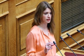 Η Νοτοπούλου δίνει διευκρινίσεις - Η επιστολική ψήφος που... δεν έφτασε ποτέ στη Βουλή