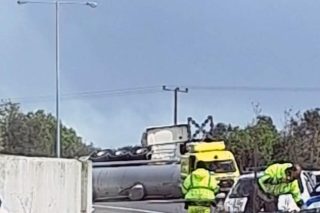 Καβάλα: Ανατράπηκε βυτιοφόρο στην Εγνατία οδό [εικόνες]