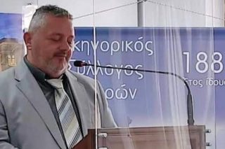 Με σπασμένα φρένα στον κατήφορο