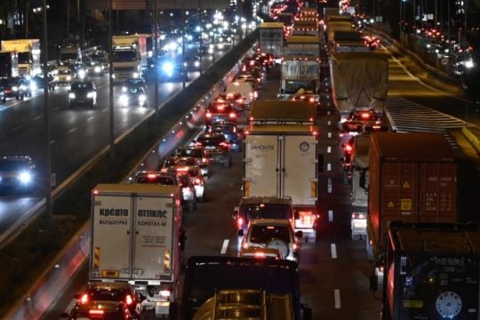 Συμβαίνει τώρα: Μεγάλες καθυστερήσεις στον Κηφισό - Φωτιά σε αυτοκίνητο στο ύψος της Αχαρνών