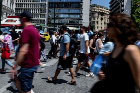 Νέος κατώτατος μισθός: Σε ισχύ από σήμερα - Ποια επιδόματα επηρεάζονται