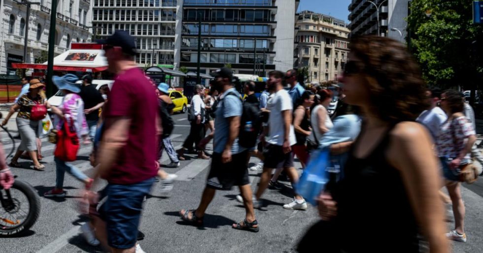 Το πακέτο μέτρων που ανακοινώνει σήμερα η κυβέρνηση εν μέσω σκανδάλων: Για καύσιμα, ρεύμα και συνταξιούχους