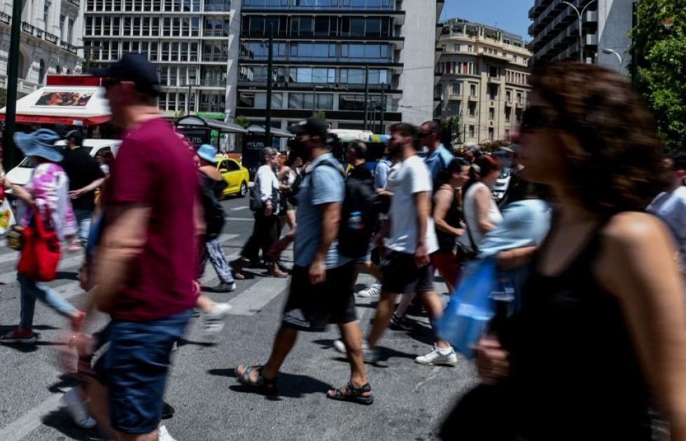 Το πακέτο μέτρων που ανακοινώνει σήμερα η κυβέρνηση εν μέσω σκανδάλων: Για καύσιμα, ρεύμα και συνταξιούχους