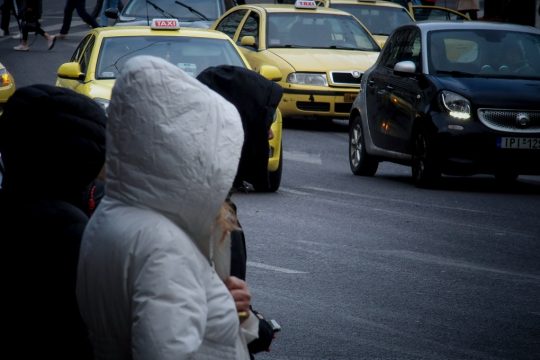 Προ των πυλών η ψυχρή εισβολή: «Θα κοιμηθούμε με άνοιξη, θα ξυπνήσουμε με χειμώνα την Πρωτομαγιά»