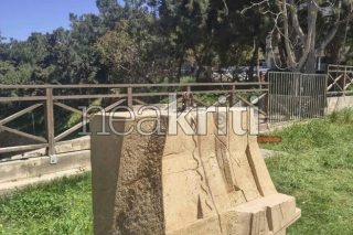 Οργή στο Ηράκλειο: Αποκεφάλισαν την προτομή του Νίκου Ξυλούρη [εικόνες]