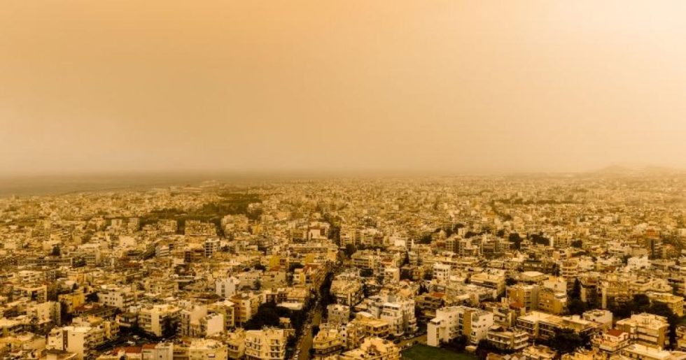 Συννεφιασμένος ο καιρός και σήμερα, με έντονη αφρικανική σκόνη – Πού θα πέσουν λασποβροχές