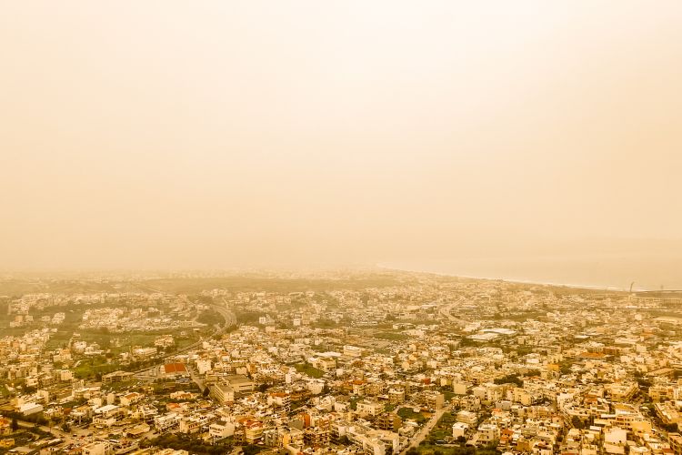 Απόκοσμο τοπίο η Κρήτη από την αφρικανική σκόνη | ΣΤΕΦΑΝΟΣ ΡΑΠΑΝΗΣ/EUROKINISSI