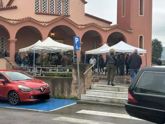Γυναικοκτονία στην Κρήτη: Το τελευταίο αντίο στην 43χρονη που δολοφονήθηκε από τον πρώην σύντροφό της