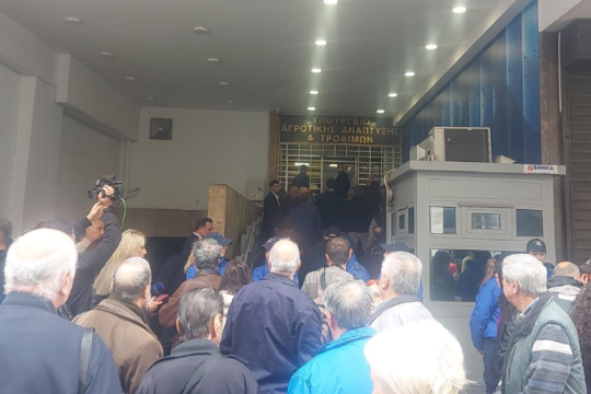 Οι κτηνοτρόφοι της Λέσβου στο ΥΠΑΑΤ: «Το νησί καταστρέφεται, η κυβέρνηση έπρεπε να έχει σκύψει από χθες»