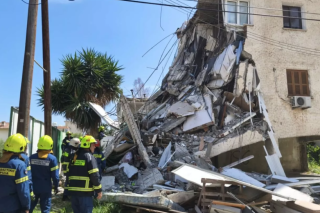 Κατέρρευσε διώροφη πολυκατοικία στην Κύπρο - Αναφορές για τρεις τραυματίες κι έναν εγκλωβισμένο