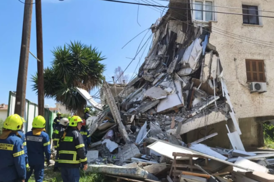Κατέρρευσε διώροφη πολυκατοικία στην Κύπρο - Αναφορές για τρεις τραυματίες κι έναν εγκλωβισμένο