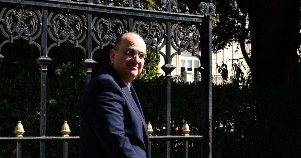 «Αφωνία» και… λαχτάρα στο Μαξίμου για τον Λαζαρίδη: Οι δηλώσεις, το πτυχίο και το σφυροκόπημα