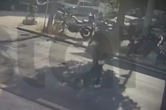 Λιοσίων: Συγκλονίζει η μητέρα της 16χρονης - «Είδα το παιδί μου να φεύγει σαν ένα πανί, την παράτησε στο έλεός της»
