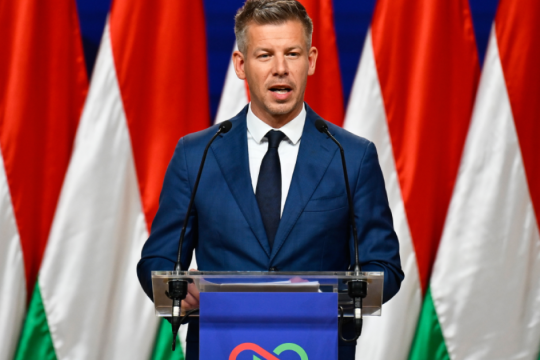 Ο Μαγιάρ υποσχέθηκε να φέρει ξανά την ελευθερία του Τύπου στην Ουγγαρία