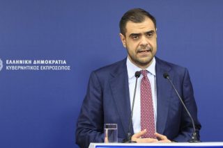 Μαρινάκης: «Μνημείο θράσους» η ανάρτηση Τσίπρα για τις τράπεζες