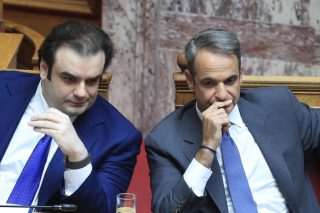 Νέα μέτρα από τον Μητσοτάκη μετά την πτώση 3% στις δημοσκοπήσεις: Τα σενάρια για συνταξιούχους και καύσιμα