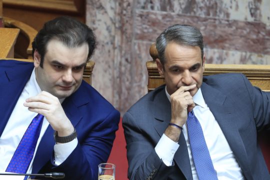 Νέα μέτρα από τον Μητσοτάκη μετά την πτώση 3% στις δημοσκοπήσεις: Τα σενάρια για συνταξιούχους και καύσιμα