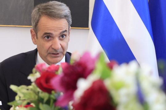 «Καλοπιάνει» τους βουλευτές της ΝΔ ο Μητσοτάκης μετά την γκρίνια