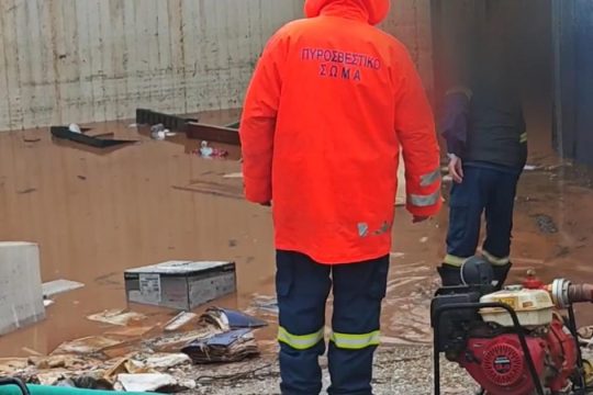 Κακοκαιρία Erminio: Πλημμύρισε και το γκαράζ του Αστυνομικού Τμήματος στη Νέα Μάκρη [βίντεο]