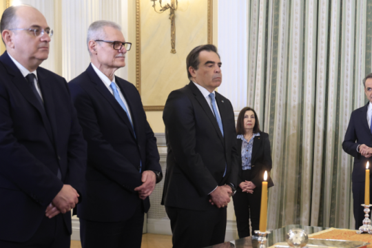 Οι νέοι υπουργοί Σχοινάς, Λαζαρίδης, Τουρνάς ορκίστηκαν στο Προεδρικό Μέγαρο [εικόνες - βίντεο]