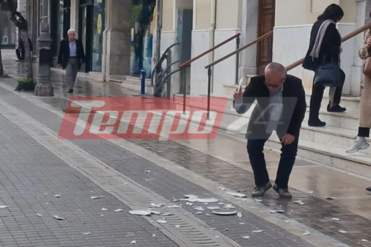 Πάσχα στην Πάτρα: Το έθιμο ενός αιώνα με καταστηματάρχες να σπάνε εμπορεύματα [βίντεο]