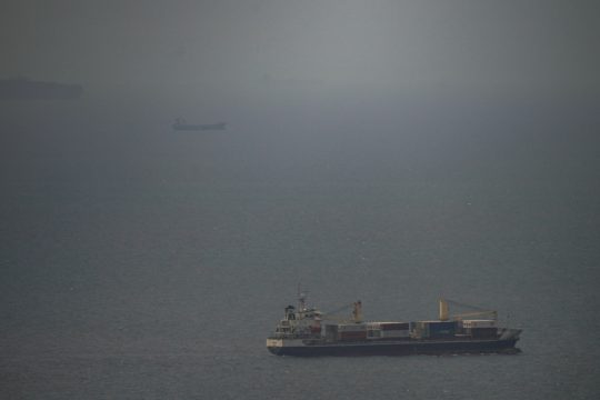 Νέο αμερικανικό ρεσάλτο σε πλοίο μεταφοράς εμπορευματοκιβωτίων στην Αραβική Θάλασσα
