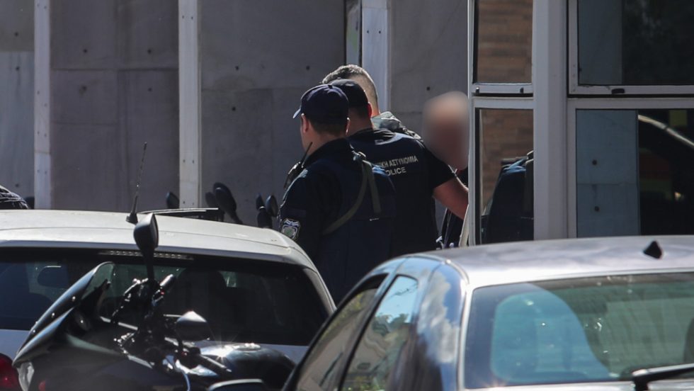 Στη φυλακή ο 89χρονος για τις επιθέσεις σε ΕΦΚΑ και Πρωτοδικείο: «Δεν ήθελα να σκοτώσω, αλλά να κάνω θόρυβο»