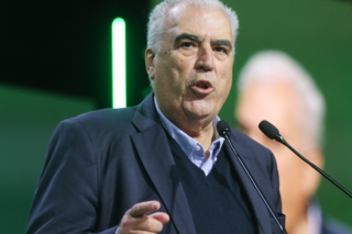 Παραμένει ΠΑΣΟΚ
