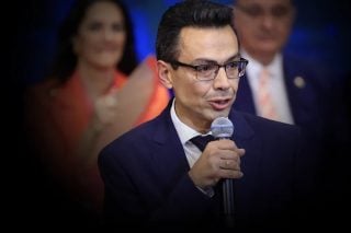 Δημόσιο «άδειασμα» Μαρινάκη στον σύμβουλο του πρωθυπουργού Σωτήρη Σέρμπο για Τραμπ και Ιράν