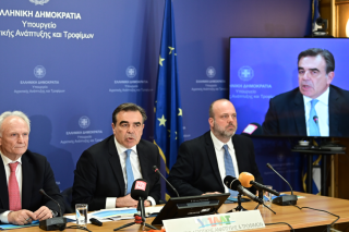 Ανένδοτοι οι κτηνοτρόφοι στη Λέσβο, κλείνουν τις εισόδους των χωριών -  Απειλεί με νομικές κυρώσεις ο Σχοινάς