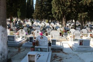 Άνδρας στο Αίγιο κλήθηκε να πληρώσει οικογενειακό τάφο... 33 χρόνια μετά τον θάνατό του