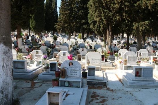 Άνδρας στο Αίγιο κλήθηκε να πληρώσει οικογενειακό τάφο... 33 χρόνια μετά τον θάνατό του
