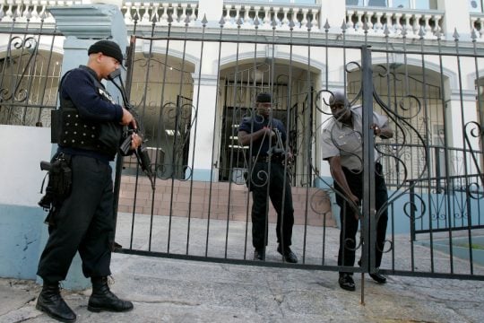 Σοκαριστικό εύρημα στο Τρινιντάντ και Τομπάγκο: Πέταξαν τα λείψανα 50 παιδιών σε νεκροταφείο