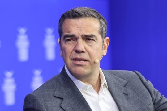 Τσίπρας από Δελφούς: Θεωρείτε λογικό να παίρνει ο δάσκαλος 800 ευρώ και να πληρώνει ενοίκιο 400; [βίντεο]