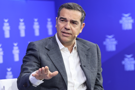 Τσίπρας για κόκκινα δάνεια: «Κρατικά εγγυημένη ληστεία της μικρής και μεσαίας ιδιοκτησίας»