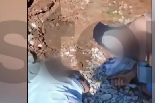 Βάρκιζα: Κατολίσθηση σε παραλία καταπλάκωσε πατέρα και γιο - «Ο μπαμπάς έσκαβε να τον βγάλει από τα χώματα»
